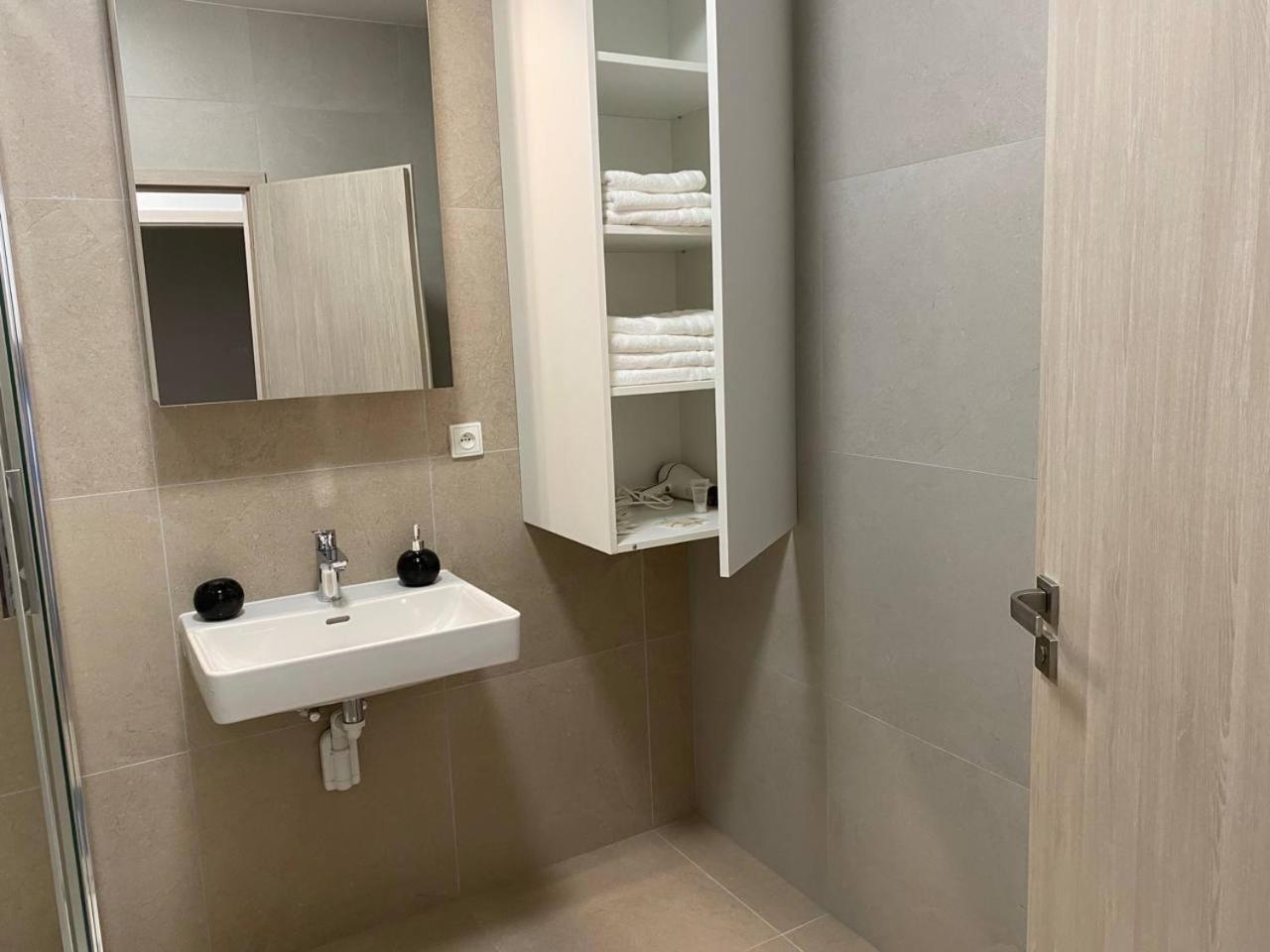 Perla Hradce Apartamento Hradec Králové Exterior foto