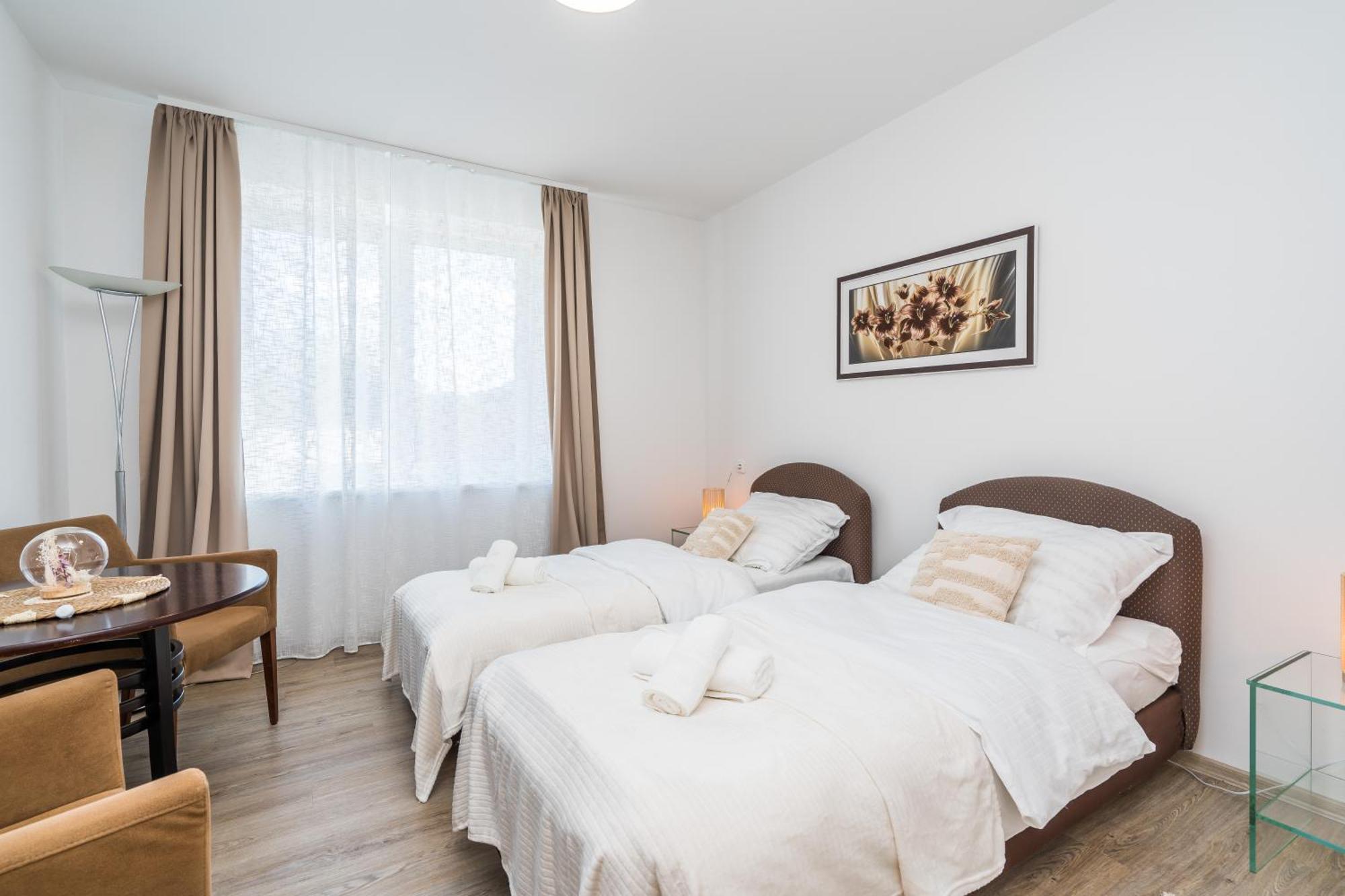 Perla Hradce Apartamento Hradec Králové Exterior foto